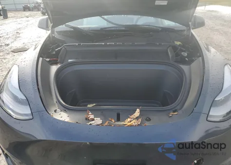 2025 Tesla Model Y z USA, uszkodzony, nr VIN 7SAYGDEE7SF258369